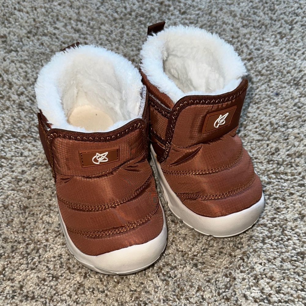 Amazon toddler kids size 10 Brown Slipper Boots with White Cozy Lining